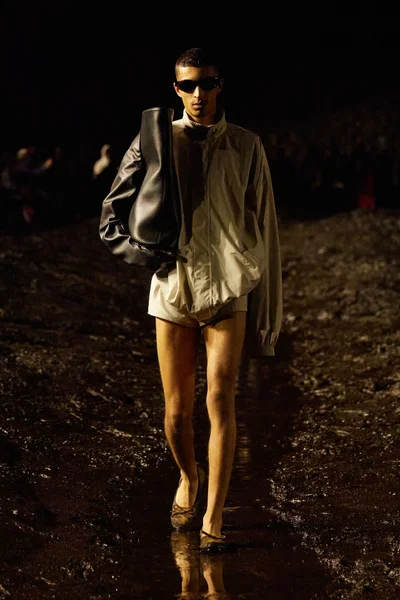 Look 26